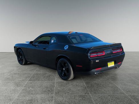Used 2023 Dodge Challenger SXT image 5