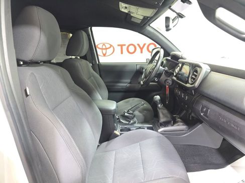 Used 2017 Toyota Tacoma TRD Sport w/ Exterior Package image 12