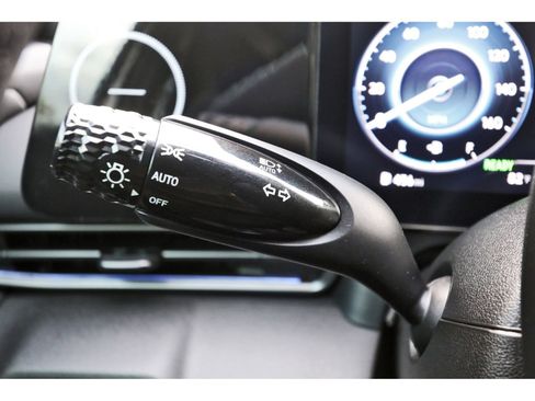 Certified 2025 Hyundai Elantra SEL image 19