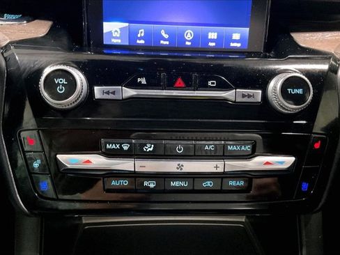 Used 2022 Ford Explorer Platinum w/ Equipment Group 601A AWD/4WD image 33