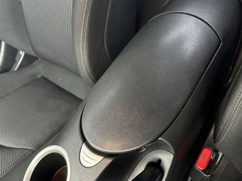 Used 2016 Nissan 370Z w/ Sport Package image 31