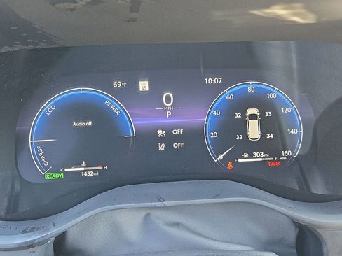 Used 2025 Toyota Sienna XSE image 34