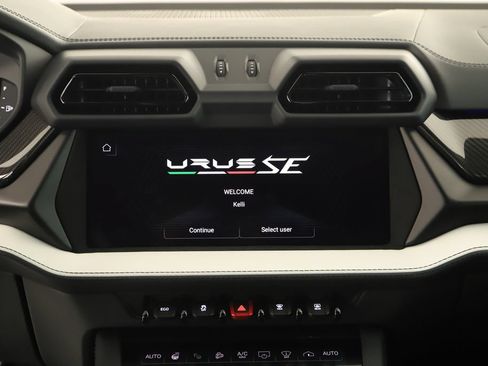 Used 2025 Lamborghini Urus SE AWD/4WD image 19
