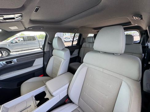 Used 2025 Hyundai Santa Fe Limited FWD image 15