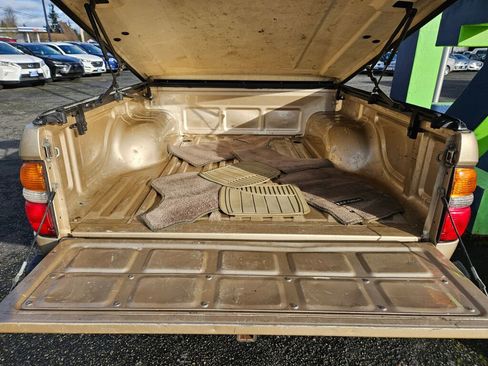 Used 2004 Toyota Tacoma PreRunner image 9