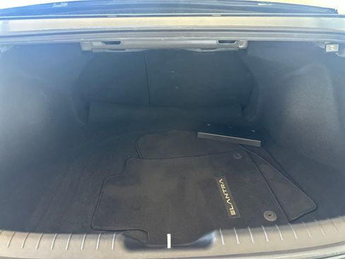 Used 2024 Hyundai Elantra SEL w/ Convenience Package FWD image 8