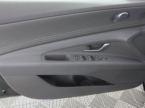 Used 2025 Hyundai Elantra SEL FWD image 24