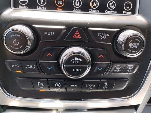 Used 2018 Jeep Grand Cherokee Altitude AWD/4WD image 29