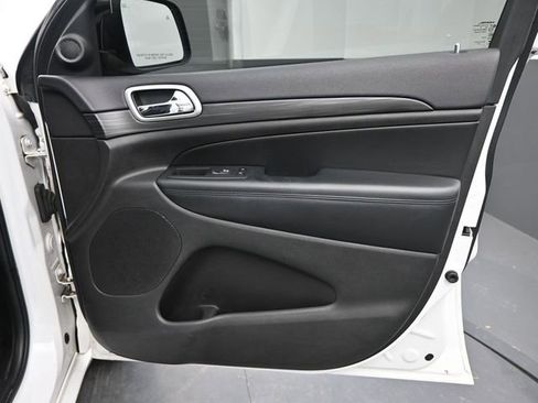 Used 2019 Jeep Grand Cherokee Altitude image 27