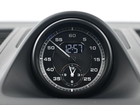 Certified 2026 Porsche Macan image 12