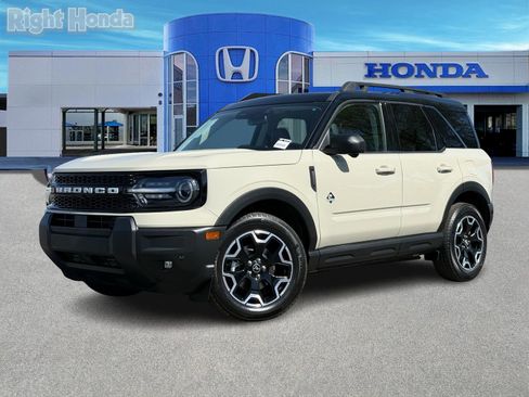 Used 2025 Ford Bronco Sport Outer Banks w/ Outer Banks Tech Package+ image 2