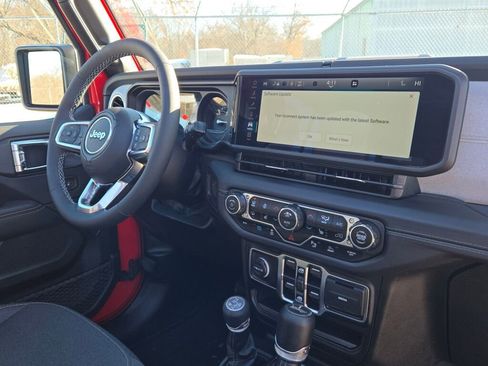 Certified 2025 Jeep Wrangler Unlimited Sahara w/ Safety Group image 11