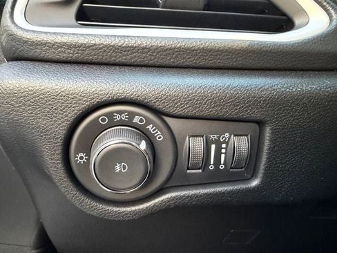 New 2026 Chrysler Pacifica Select image 35