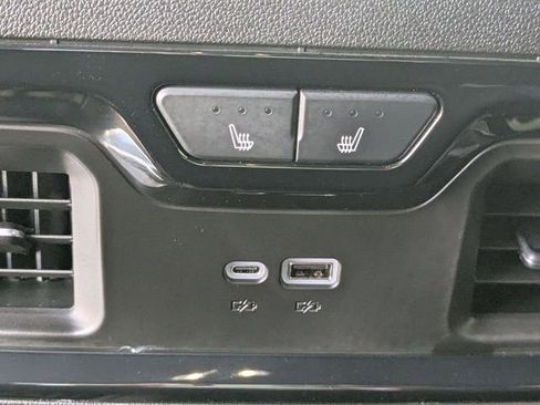 Used 2025 GMC Sierra 2500 AT4 image 21