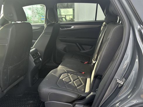 Used 2025 Volkswagen Atlas Cross Sport SE image 12