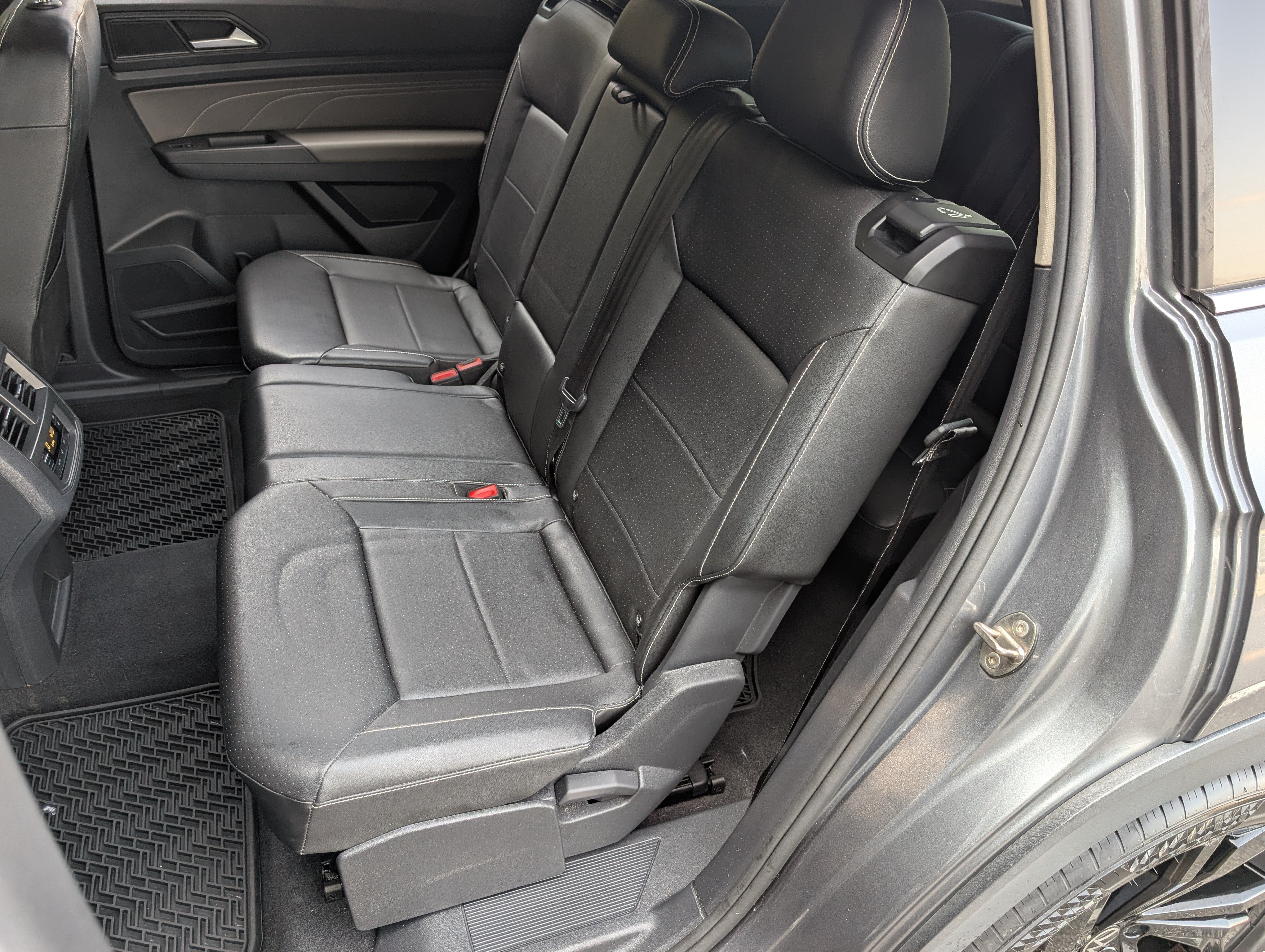 Used 2023 Volkswagen Atlas SE w/ Black Wheel Package FWD image 17