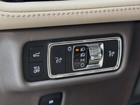 Used 2023 Lincoln Nautilus Reserve AWD/4WD image 10