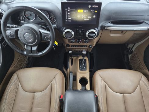 Used 2017 Jeep Wrangler Unlimited Rubicon w/ Connectivity Group AWD/4WD image 22