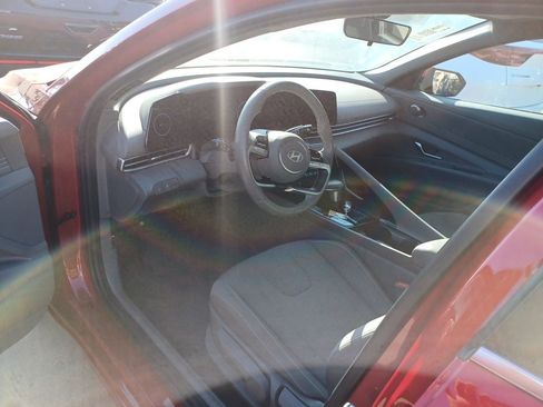 Used 2025 Hyundai Elantra SEL image 4