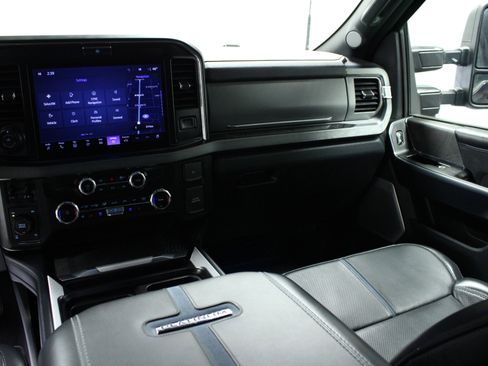 Used 2025 Ford F250 Platinum image 19