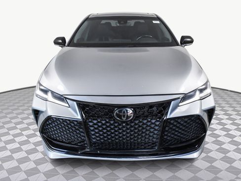 Used 2022 Toyota Avalon Touring w/ Advanced Safety Package image 2