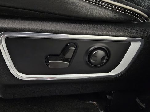 Used 2023 RAM 1500 Laramie AWD/4WD image 19