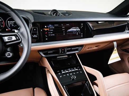 New 2026 Porsche Cayenne Coupe AWD/4WD image 19