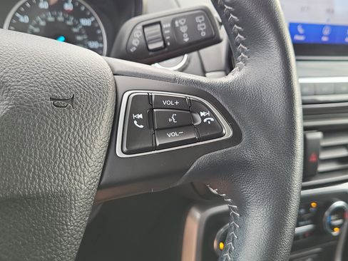 Used 2020 Ford EcoSport SES w/ SES Black Appearance Package image 19