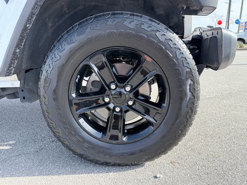 Used 2023 Jeep Wrangler Unlimited Sahara image 36