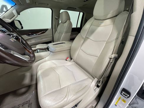 Used 2017 Cadillac Escalade ESV Luxury image 16