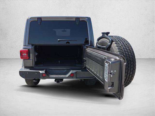 Used 2018 Jeep Wrangler Unlimited Sahara AWD/4WD image 11