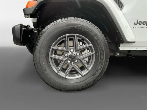 New 2025 Jeep Gladiator Sport image 15