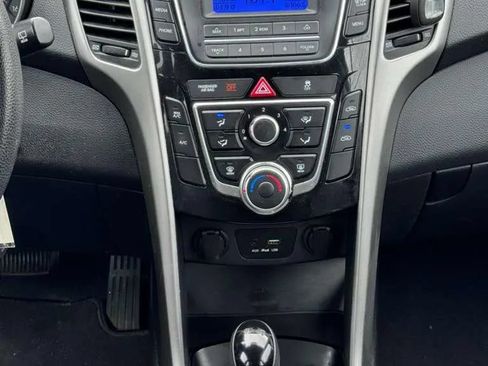 Used 2017 Hyundai Elantra GT FWD image 17