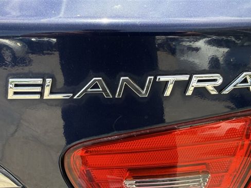 Used 2010 Hyundai Elantra GLS FWD image 5
