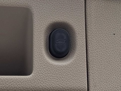 Used 2018 Cadillac Escalade Luxury image 32