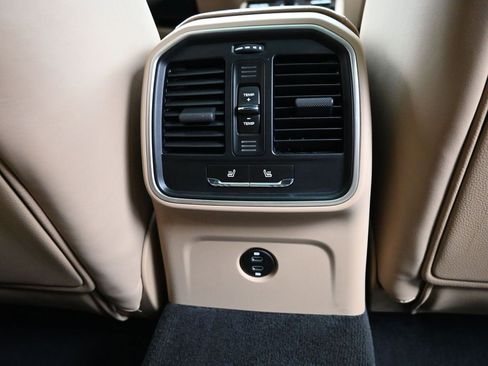 Certified 2024 Porsche Macan image 28