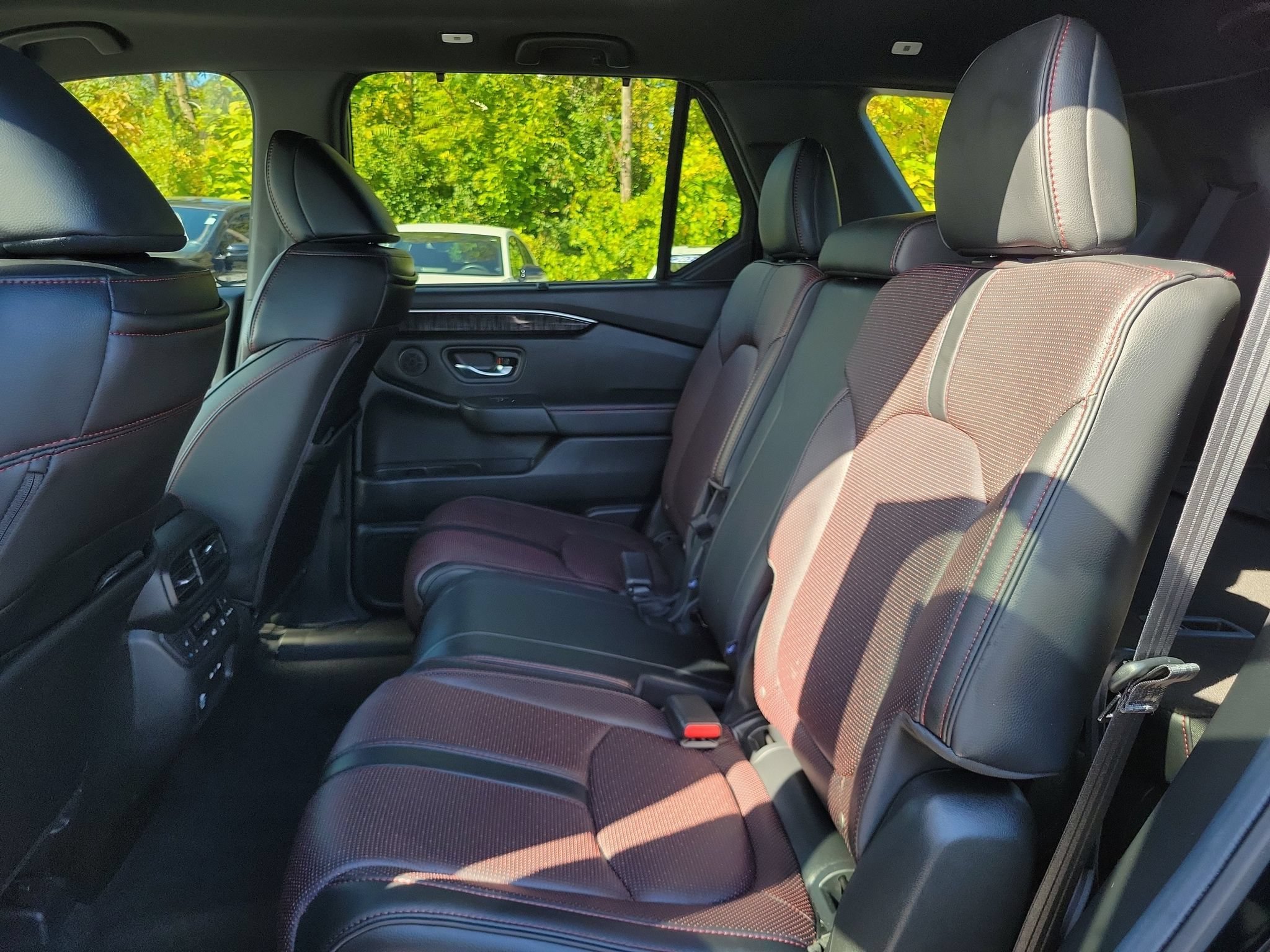 Used 2025 Honda Pilot Black Edition image 23