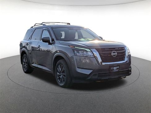 Used 2022 Nissan Pathfinder SV image 3