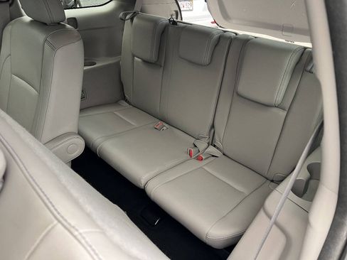 Used 2014 Toyota Highlander XLE AWD/4WD image 24