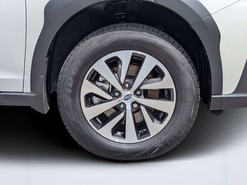 Used 2025 Subaru Outback Premium AWD/4WD image 11