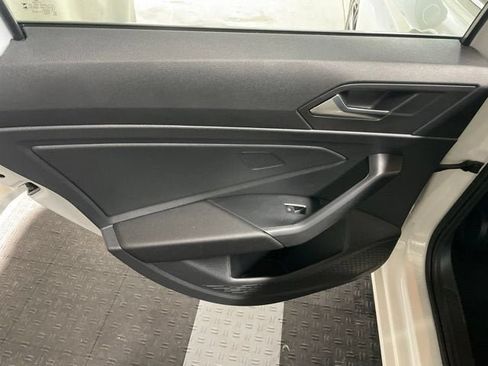 Certified 2023 Volkswagen Jetta SE w/ Panoramic Sunroof Package FWD image 10