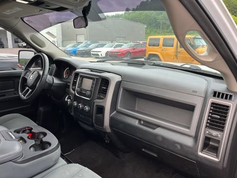 Used 2017 RAM 1500 Express AWD/4WD image 10