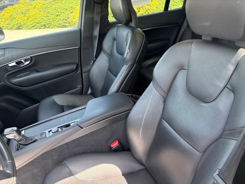 Used 2020 Volvo XC90 T6 Momentum AWD/4WD image 17