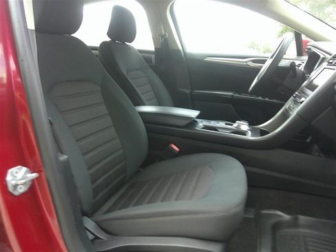 Used 2020 Ford Fusion SE FWD image 21