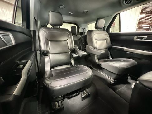 Certified 2022 Ford Explorer XLT w/ Equipment Group 202A AWD/4WD image 23
