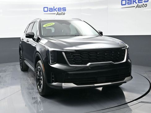 Certified 2025 Kia Sorento S AWD/4WD image 3