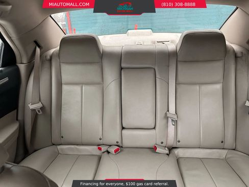 Used 2005 Chrysler 300 Touring image 19