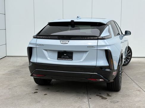 Used 2024 Cadillac Lyriq Sport AWD/4WD image 6