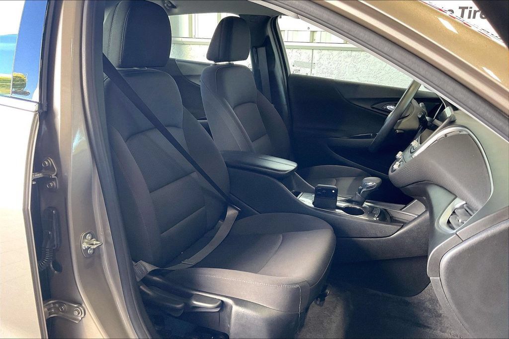Used 2024 Chevrolet Malibu LT FWD image 23