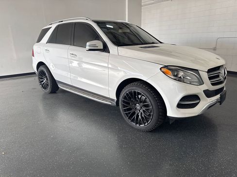 Used 2018 Mercedes-Benz GLE 350 4MATIC image 2